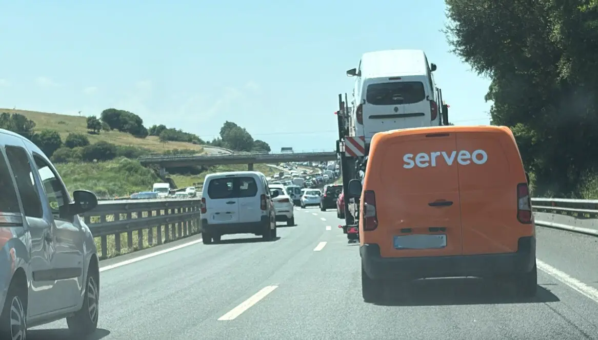 Atasco a la altura de Gornazo. / S.D.
