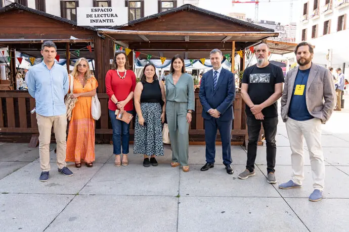 Autoridades y organizadores dan inicio a la nueva edici&oacute;n de Felisa en la Plaza Porticada. / x