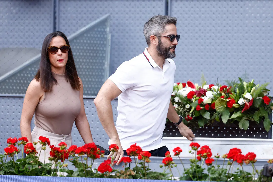 Roberto Leal y Sara Rubio han pasado unos d&iacute;as de descanso junto a sus hijos en C&aacute;diz. / EP