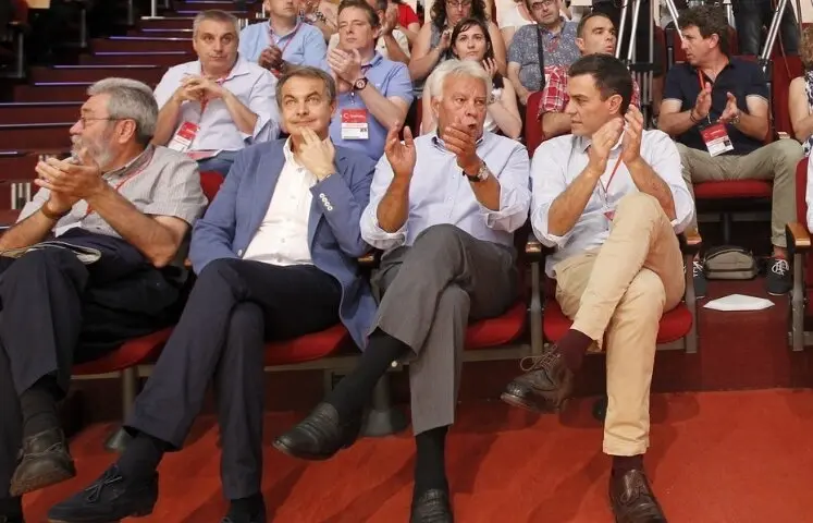 Jos&eacute; Luis Rodr&iacute;guez Zapatero, Felipe Gonz&aacute;lez y Pedro S&aacute;nchez en un acto. / EP / Archivo