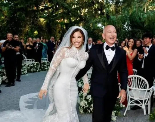 Lauren S&aacute;nchez y Jeff Bezos despu&eacute;s de casarse. / Instagram