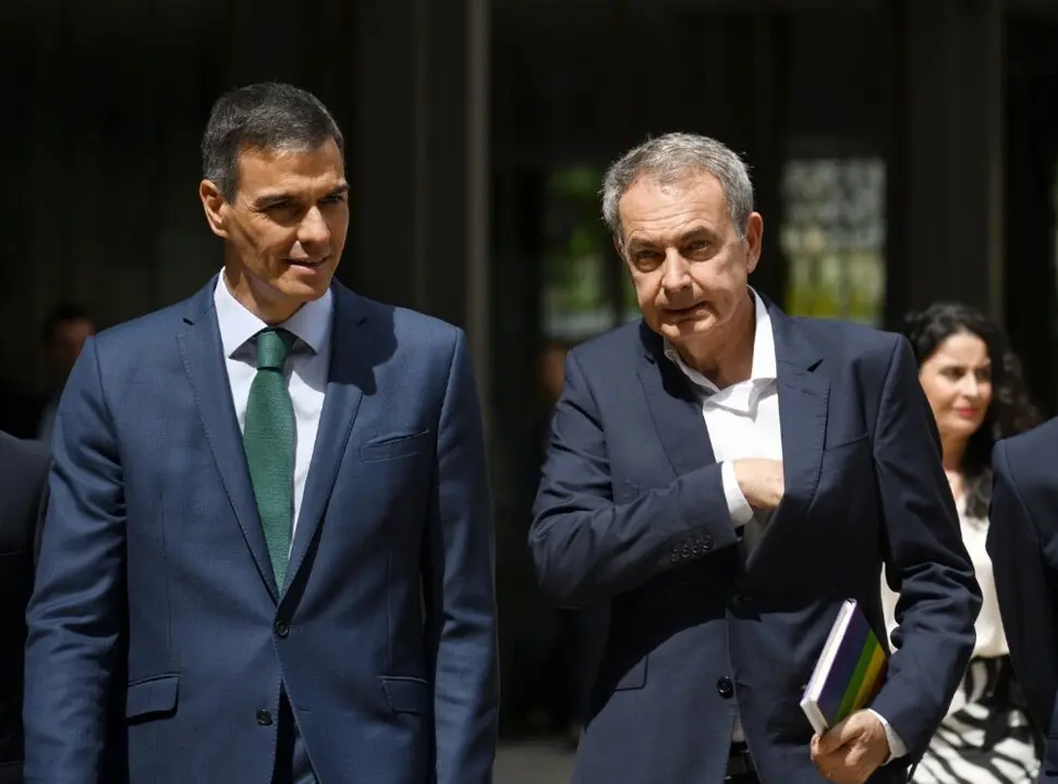 (I-D) El presidente del Gobierno, Pedro S&aacute;nchez y el expresidente del Gobierno Jos&eacute; Luis Rodr&iacute;guez Zapatero. / Fernando S&aacute;nchez
