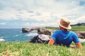 Un hombre disfruta de un d&iacute;a soleado. / A.S.