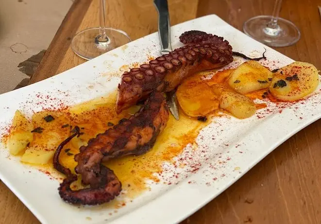 Plato de pulpo del restaurante. / A.E.