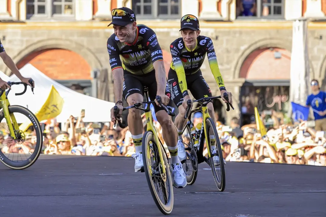 Wout Van Aert y Jonas Vingegaard del Team Visma. / EP