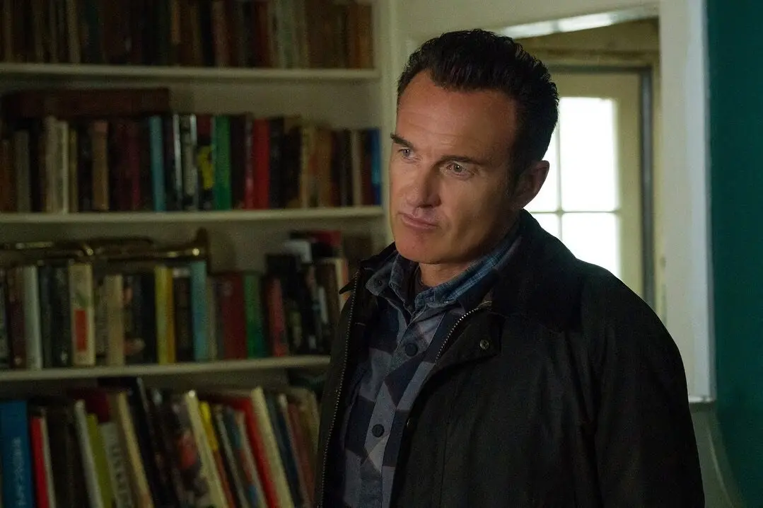 El actorJulian McMahon, durante una des sus piezas cinematogr&aacute;ficas. /  @julianmcmahonofficial