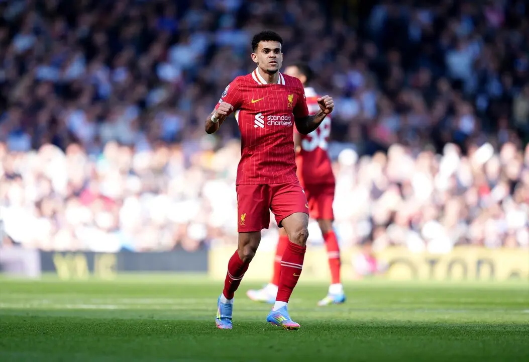 Luis D&iacute;az, del Liverpool, celebra el segundo gol de su equipo durante el partido de la Premier League. / Adam Davy