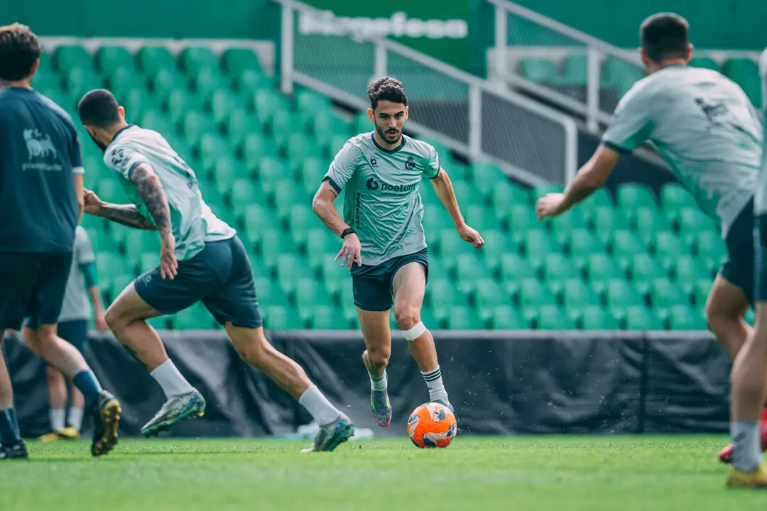 Andr&eacute;s durante un entrenamiento con el Racing. / RRC
