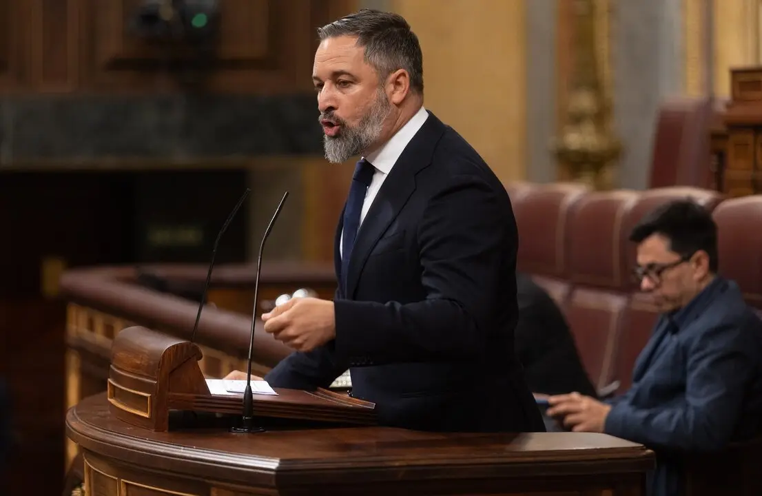 El presidente de VOX, Santiago Abascal, interviene durante un pleno extraordinario, en el Congreso de los Diputado. / Eduardo Parra