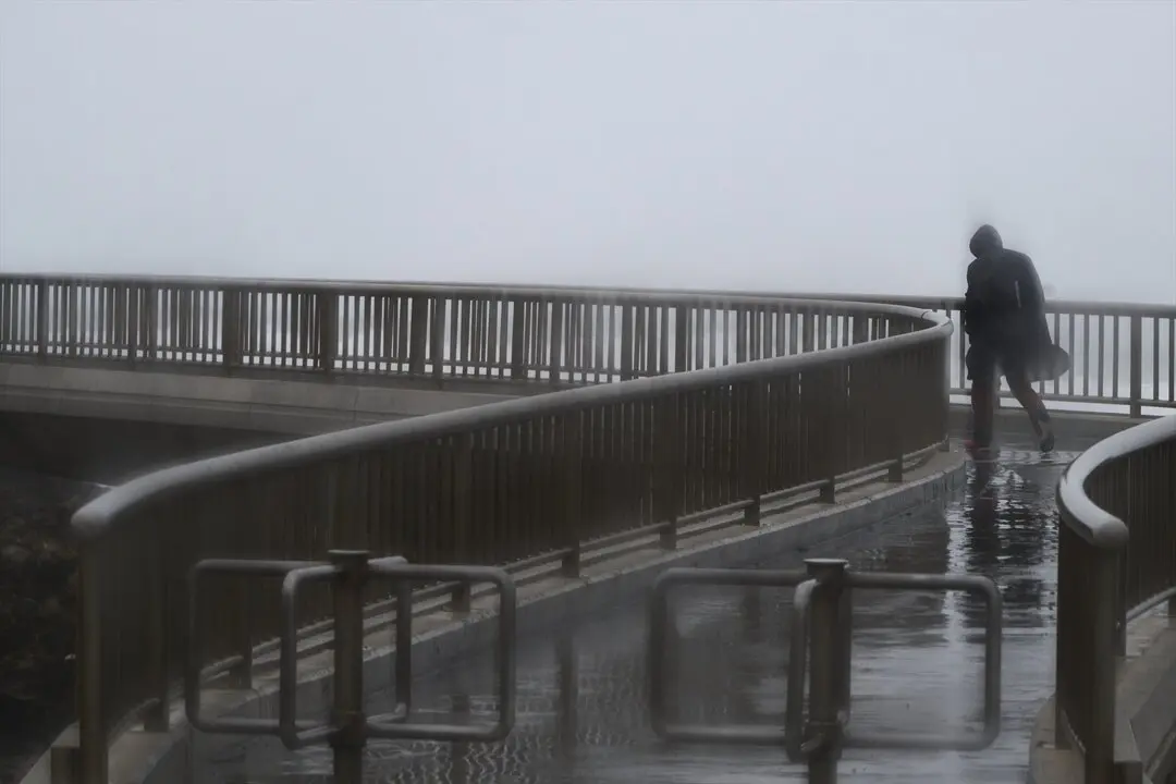Llegada del temporal mar&iacute;timo de viento y lluvia a Cantabria. / Cesar Ortiz