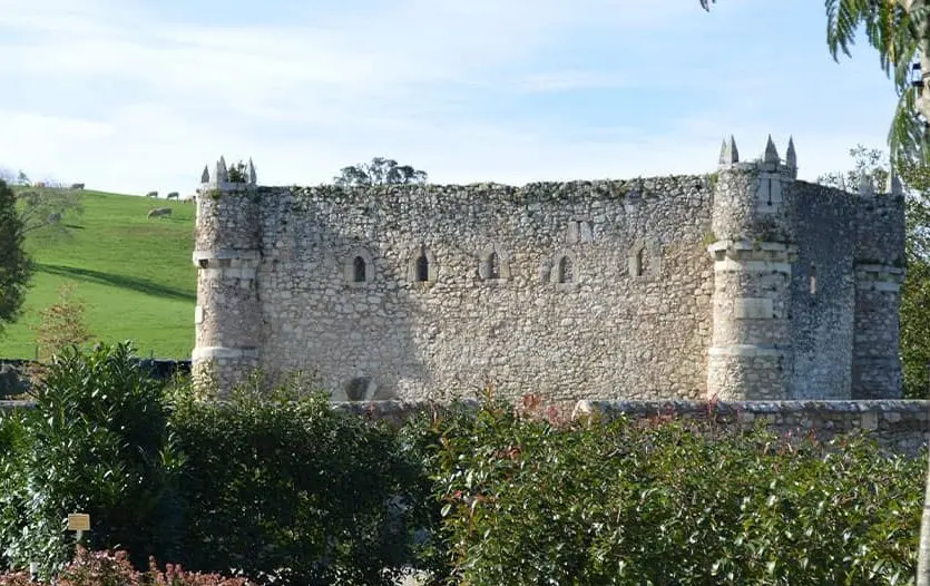 Son monumentos, pero tambi&eacute;n escenarios vivos de leyendas, cultura y arquitectura medieval. / TMC
