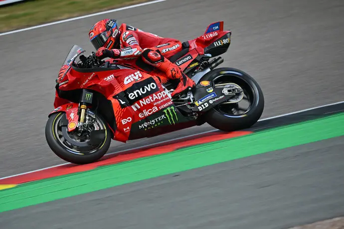 El piloto de moto GP Marc M&aacute;rquez sobre el circuito alem&aacute;n. / x
