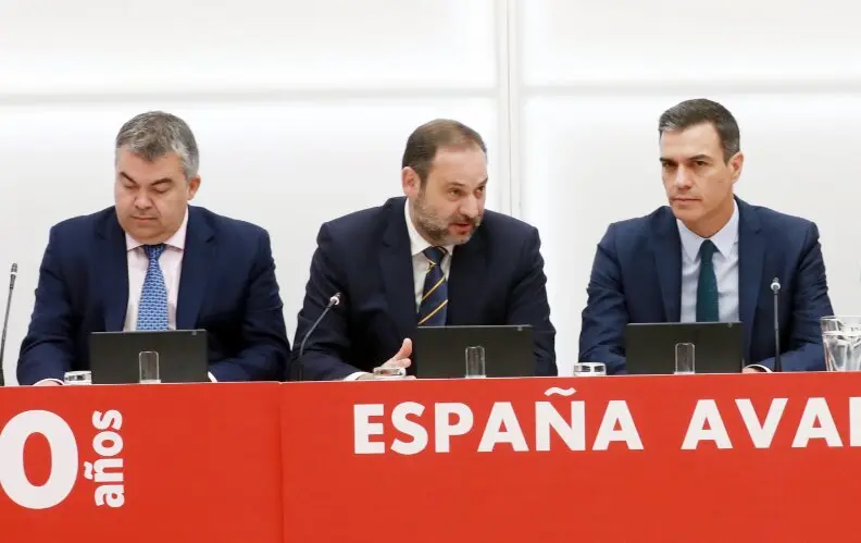 Santos Cerd&aacute;n, Jos&eacute; Luis &Aacute;balos y Pedro S&aacute;nchez durante una reuni&oacute;n de la Comisi&oacute;n Ejecutiva Federal del PSOE. / EP / Archivo