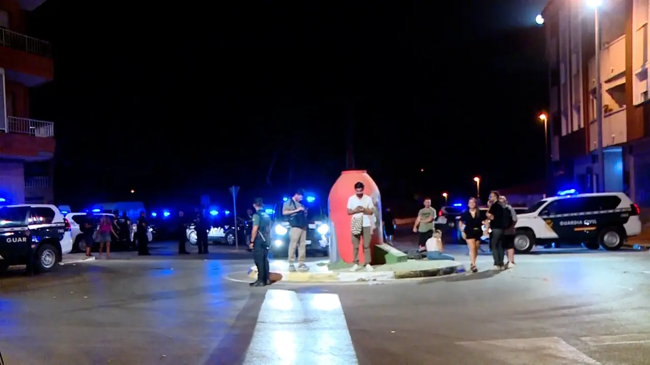 La Guardia Civil durante los disturbios en Torre Pachecho. / EP
