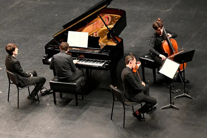 Interpretaci&oacute;n de un obra musical en el Palacio de Festivales. / x