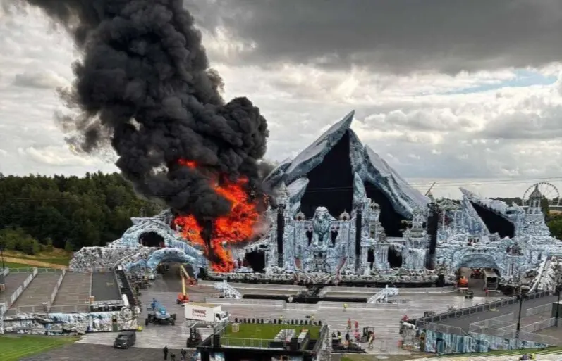 Incendio del escenario principal de Tomorrowland. / RRSS