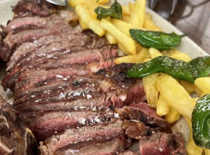 Carne, una de las especialidades del restaurante. / R.B.