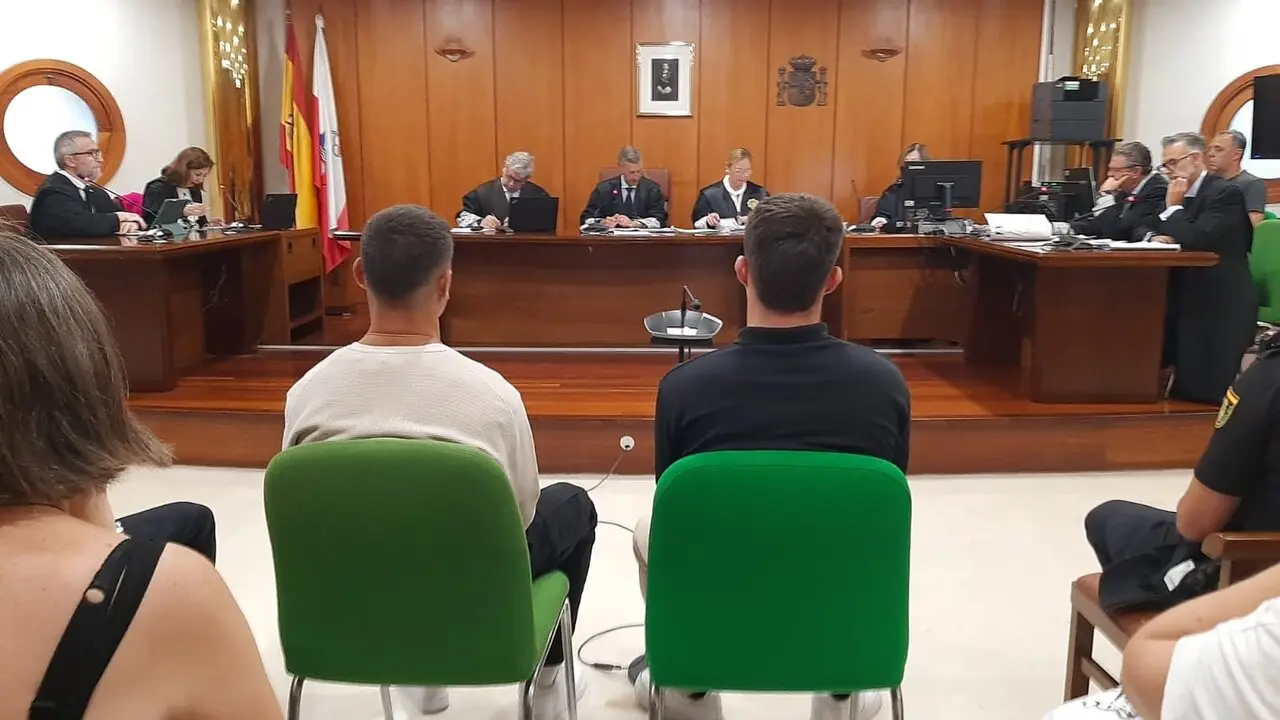 Los dos condenados por la muerte de otro en Boo, en la vista de apelaci&oacute;n en el TSJC. / EP