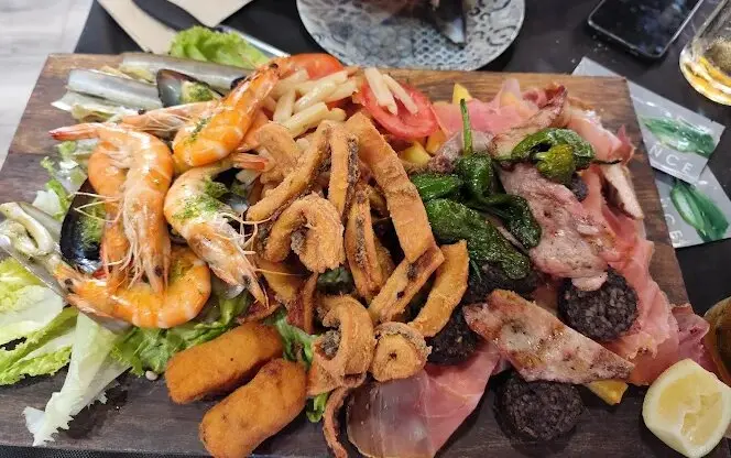 Una de las tablas del restaurante. / A.E.