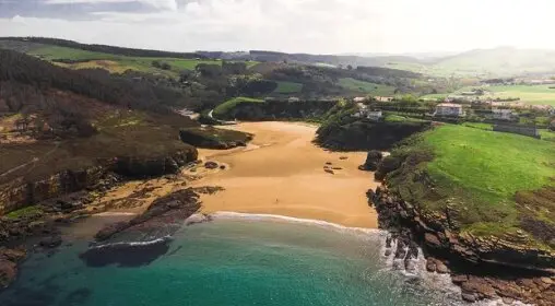 Playa de Galizano, en Cantabria. / A.S.