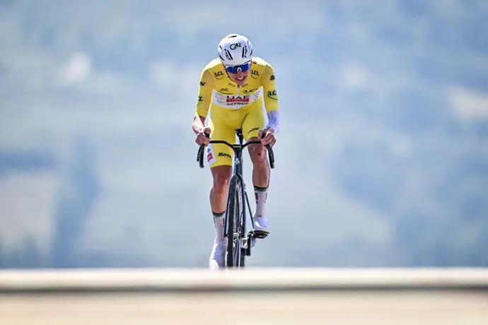 El ciclista esloveno Tadej Pogacar (UAE Team Emirates-XRG) gana la decimotercera etapa del Tour de Francia. / x