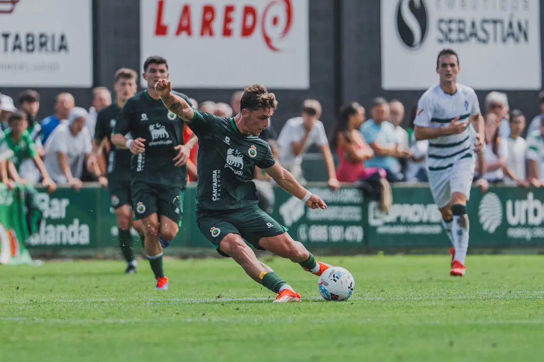 Yeray en el momento en el que marc&oacute; su tanto. / RRC