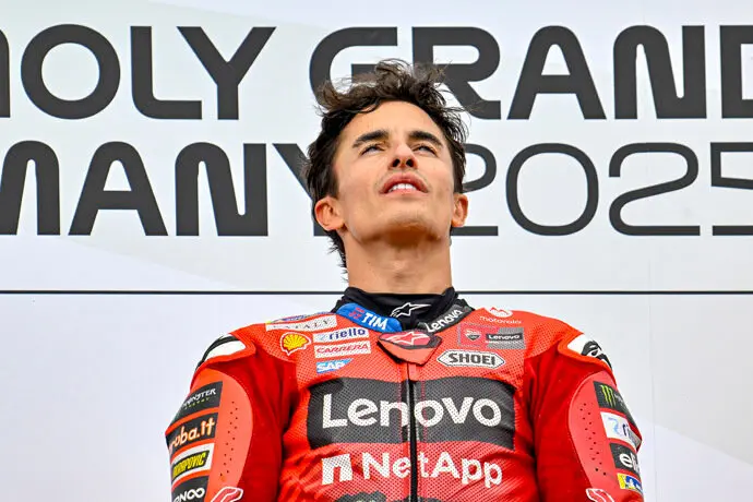 El piloto espa&ntilde;ol Marc M&aacute;rquez tras la victoria. / ep