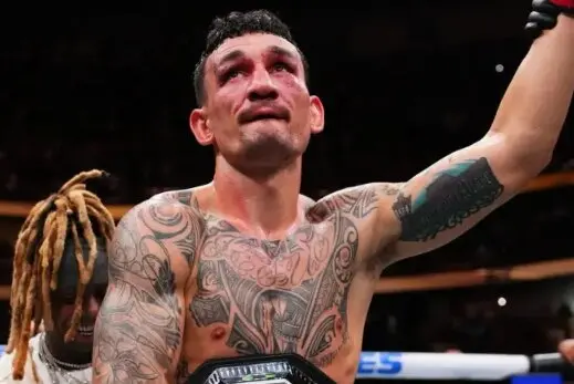 Max Holloway, recibiendo el cintur&oacute;n BMF. / UFC