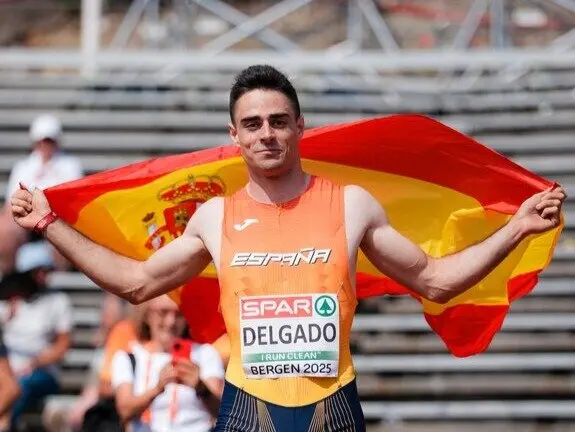 El c&aacute;ntabro, Pablo Delgado, tras ganar la medalla de oro. / RFEA