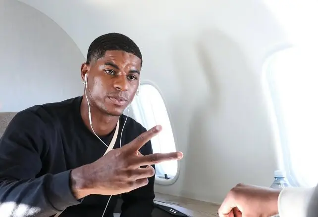 Rashford en su avi&oacute;n, llegando a Barcelona. / IG