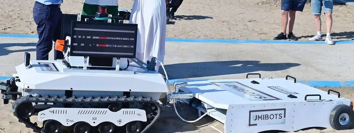 Robot 'UmiBeach'. / EP
