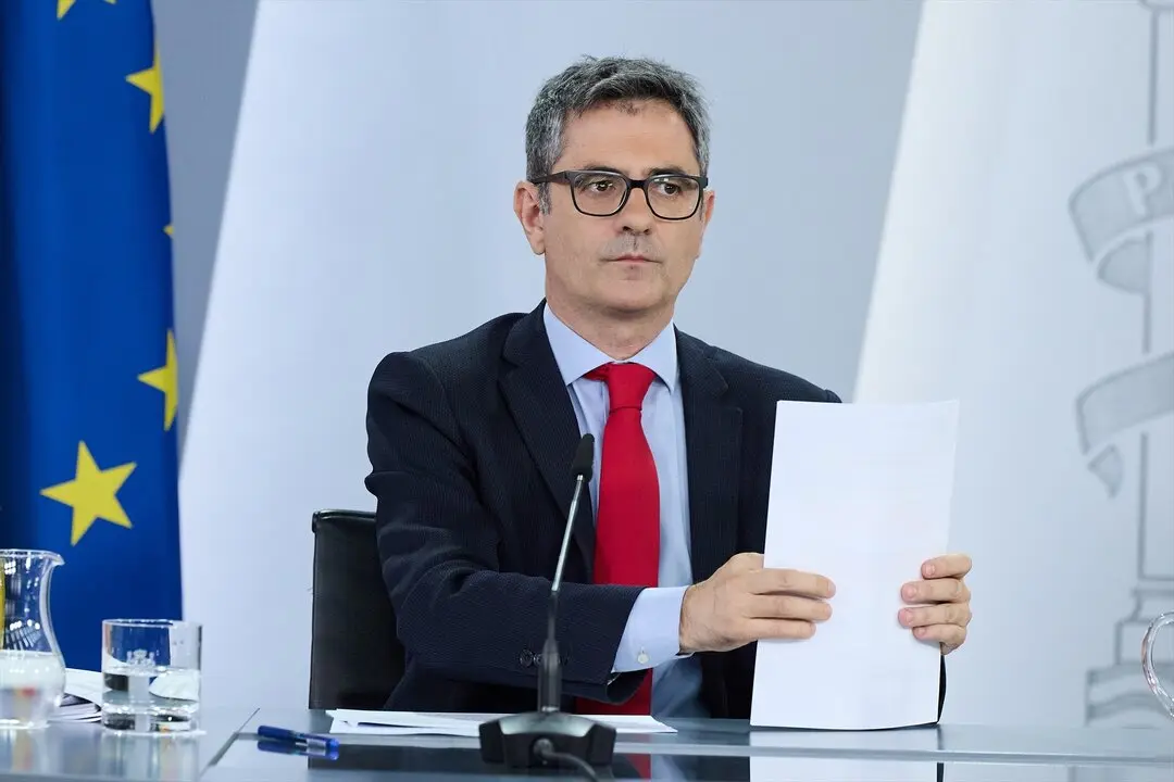 El ministro de la Presidencia, F&eacute;lix Bola&ntilde;os, durante una rueda de prensa tras el Consejo de Ministros. / Jes&uacute;s Hell&iacute;n