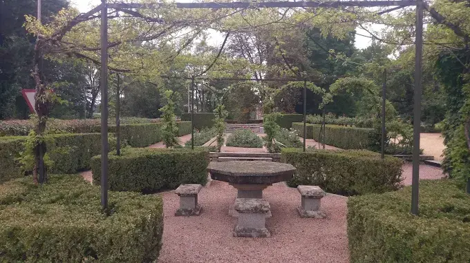 Uno de los rincones del Jard&iacute;n Hist&oacute;rico de Puente San Miguel. / A.E