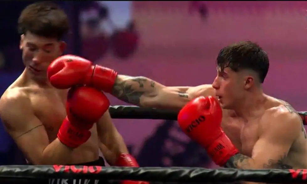 Combate entre Tom&aacute;s Mazza y Victor Melida. / X