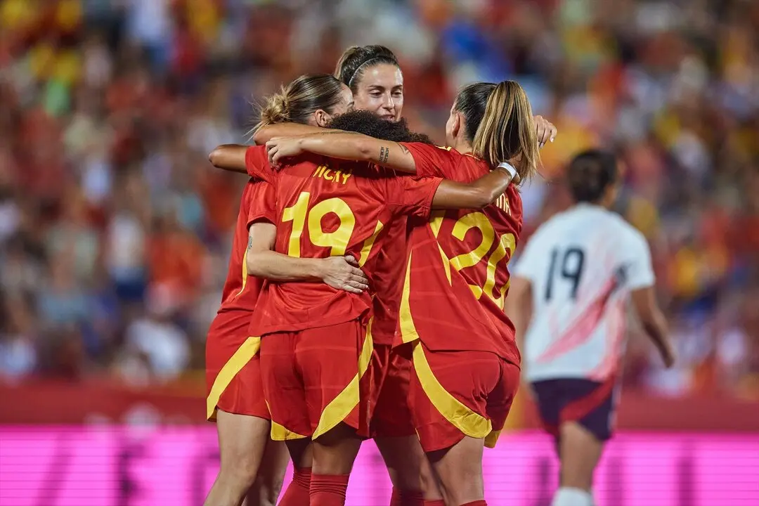Las jugadoras de la selecci&oacute;n espa&ntilde;ola celebran el 2-1 de Vicky L&oacute;pez en el amistoso ante Jap&oacute;n. / RFEF