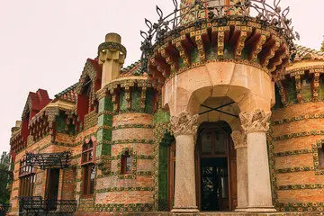 Uno de los rincones de El Capricho de Gaud&iacute; en Comillas. / A.S.P