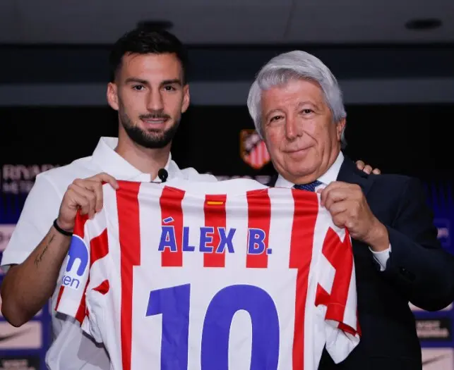 Presentaci&oacute;n oficial de &Aacute;lex Baena como nuevo jugador del Atl&eacute;tico de Madrid. / X