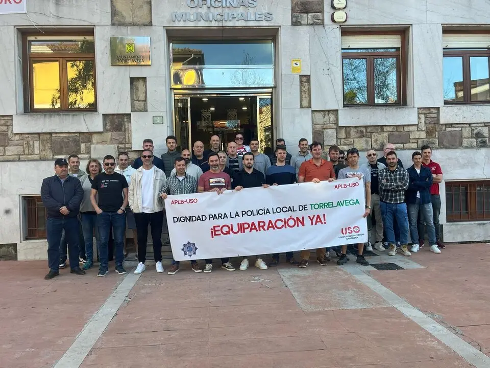 Concentraci&oacute;n Polic&iacute;a Local Torrelavega. / APLB