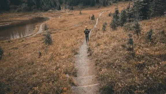 Una persona haciendo una ruta. / A.E