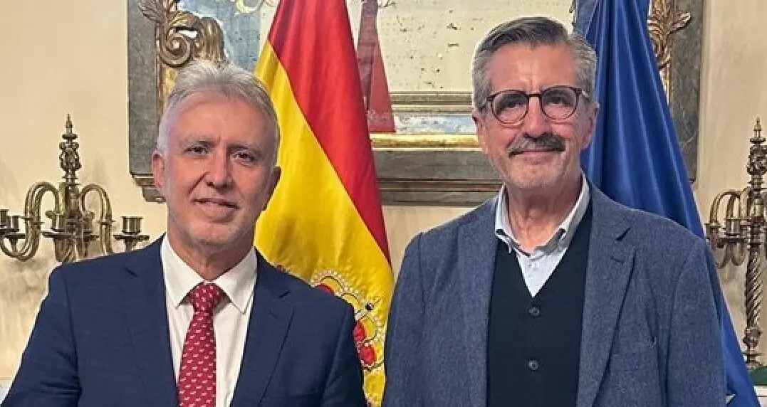 Jos&eacute; Mar&iacute;a &Aacute;ngel Batalla (derecha), alto comisionado del Gobierno para la reconstrucci&oacute;n tras la DANA y presidente del PSOE valenciano, junto a un representante institucional.