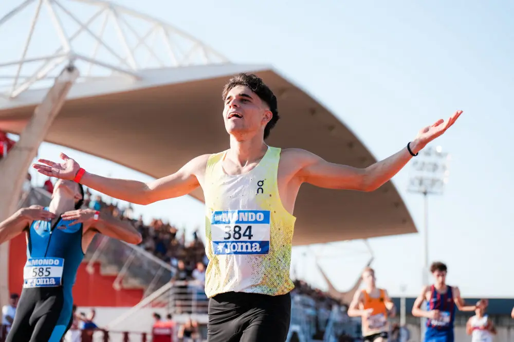 Aaron Ceballos tras ganar la prueba. / RFEA