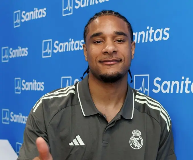 Okeke pasa el reconocimiento on el Real Madrid. / Real Madrid