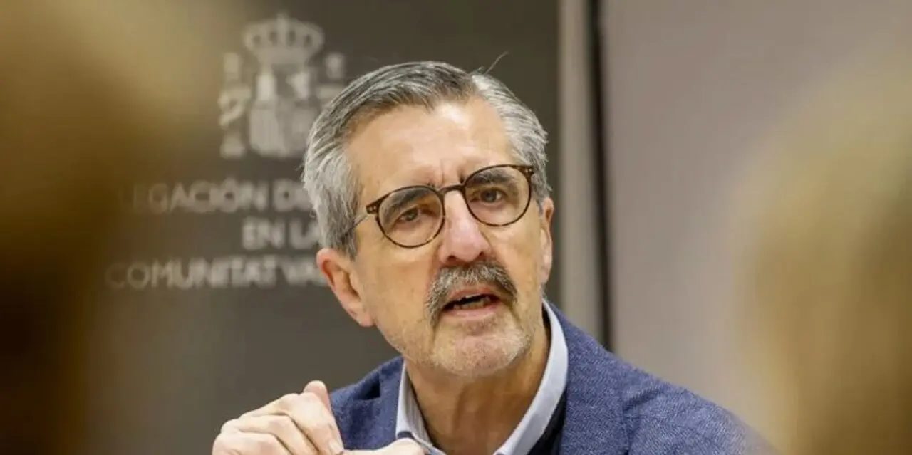 Jos&eacute; Mar&iacute;a &Aacute;ngel Batalla, alto comisionado del Gobierno para la reconstrucci&oacute;n tras la DANA y presidente del PSPV en Valencia, en un acto oficial. Su supuesta titulaci&oacute;n universitaria est&aacute; siendo investigada por la Fiscal&iacute;a tras detectar la Agencia Valenciana Antifraude indicios de falsedad documental.
