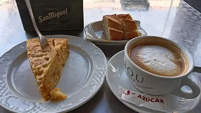 Un pincho de tortilla del local. / A.E