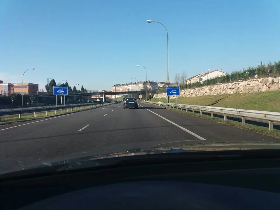Se&ntilde;alizaci&oacute;n de radar en una carretera de Cantabria. / EP
