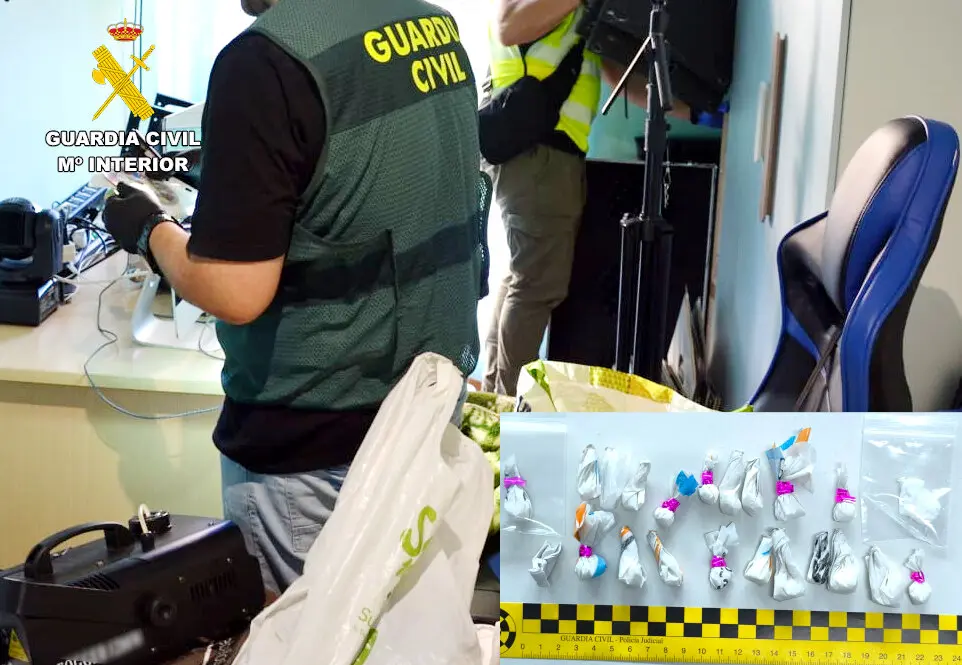La Guardia Civil con el material incautado. / G.C.
