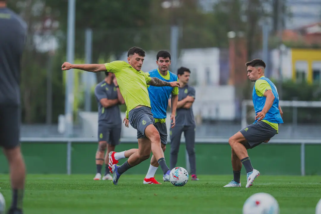 Entrenamiento de ayer en El Sardinero. / RRC