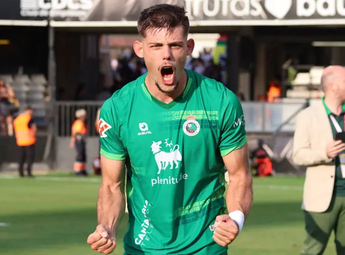 El central sevillano del Racing de Santander, Javi Montero. / x
