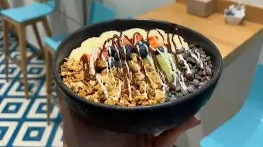 Un bowl de a&ccedil;ai del local. / A.E