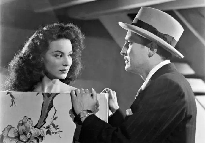 Fotograma del film 'La rosa arrodillada' de Roberto Gavald&oacute;n. / x